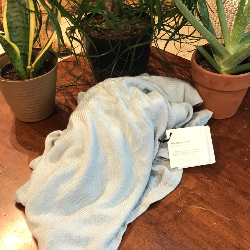 NWT Lululemon Rejuvenate Scarf
